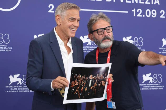 George Clooney und Alfonso Catalano beim Photocall anlässlich der Verleihung des Goldenen Löwen für das Lebenswerk auf der Biennale di Venezia 2026 83. Internationale Filmfestspiele von Venedig im Palazzo del Casino. Venedig, 02.09.2026