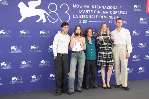 Aaron Altaras, Emilia Schüle, Alina Marazzi, Luna Wedler und Lucas Englander beim Photocall zum Kinofilm Das Mädchen mit der Leica La ragazza con la Leica The Girl with the Leica auf der Biennale di Venezia 2026 83. Internationale Filmfestspiele von Venedig im Palazzo del Casino. Venedig, 02.09.2026