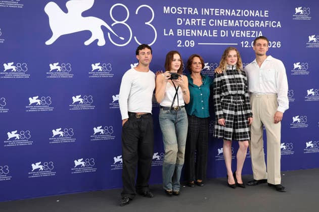 Aaron Altaras, Emilia Schüle, Alina Marazzi, Luna Wedler und Lucas Englander beim Photocall zum Kinofilm Das Mädchen mit der Leica La ragazza con la Leica The Girl with the Leica auf der Biennale di Venezia 2026 83. Internationale Filmfestspiele von Venedig im Palazzo del Casino. Venedig, 02.09.2026