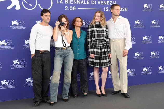 Aaron Altaras, Emilia Schüle, Alina Marazzi, Luna Wedler und Lucas Englander beim Photocall zum Kinofilm Das Mädchen mit der Leica La ragazza con la Leica The Girl with the Leica auf der Biennale di Venezia 2026 83. Internationale Filmfestspiele von Venedig im Palazzo del Casino. Venedig, 02.09.2026