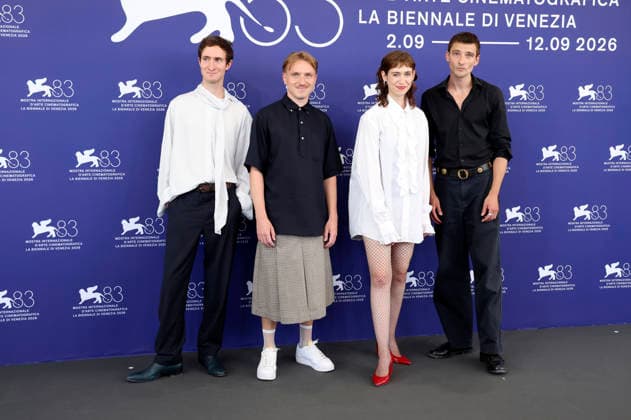 Idan Weiss, Hans-Christian Hegewald, Lia von Blarer und Sebastian Schneider beim Photocall zum Kinofilm Das Mädchen mit der Leica La ragazza con la Leica The Girl with the Leica auf der Biennale di Venezia 2026 83. Internationale Filmfestspiele von Venedig im Palazzo del Casino. Venedig, 02.09.2026