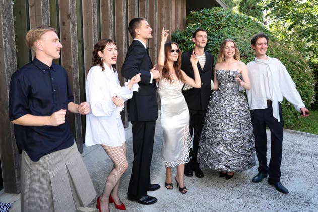 Hans-Christian Hegewald, Lia von Blarer, Lucas Englander, Emilia Schüle, Sebastian Schneider, Luna Wedler und Idan Weiss bei der Premiere des Kinofilms Das Mädchen mit der Leica La ragazza con la Leica The Girl with the Leica auf der Biennale di Venezia 2023 83. Internationale Filmfestspiele von Venedig im Sala Darsena. Venedig, 02.09.2026
