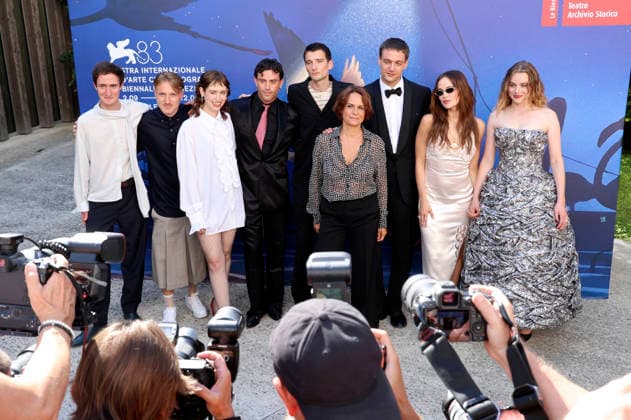 Idan Weiss, Hans-Christian Hegewald, Lia von Blarer, Aaron Altaras, Sebastian Schneider, Alina Marazzi, Lucas Englander, Emilia Schüle und Luna Wedler bei der Premiere des Kinofilms Das Mädchen mit der Leica La ragazza con la Leica The Girl with the Leica auf der Biennale di Venezia 2023 83. Internationale Filmfestspiele von Venedig im Sala Darsena. Venedig, 02.09.2026