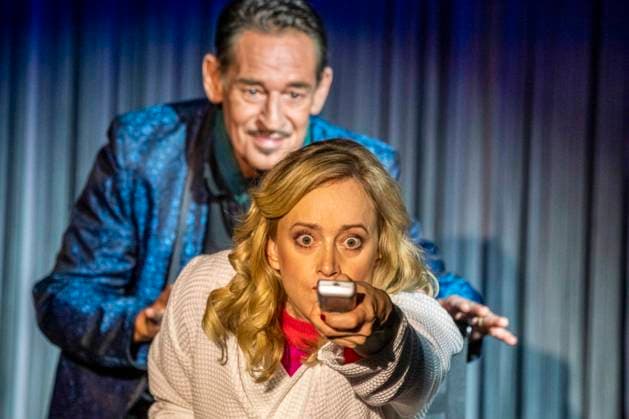 ABB SCHLOSSPARK- Max Tidof und Judith Richter Schauspieler Darsteller auf der Buehne in Maske und Kostuem bei der Szene Theaterprobe vom Theaterstueck PUTSCH - Anleitung zur Zerstoerung einer Demokratie im Schlosspark Theater am 0.SRPTEMBER 2026 in Berlin Berlin Deutschland