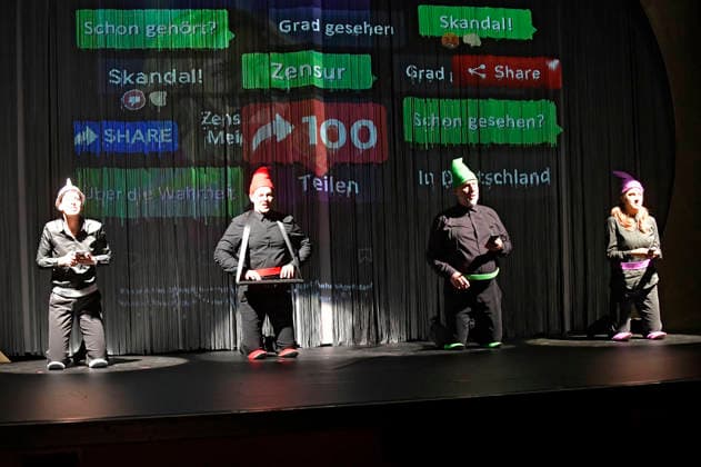 Kim Zarah Langner, Manolo Palma, Martin Molitor und Marie Schröder bei der Fotoprobe zum Theaterstück Putsch - Anleitung zur Zerstörung einer Demokratie im Schlosspark Theater. Berlin, 02.09.2026