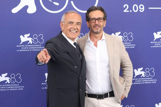 Alberto Barbera und Daniele Vicari beim Photocall mit den Sparten-Jurys auf der Biennale di Venezia 2026 83. Internationale Filmfestspiele von Venedig im Palazzo del Casino. Venedig, 02.09.2026