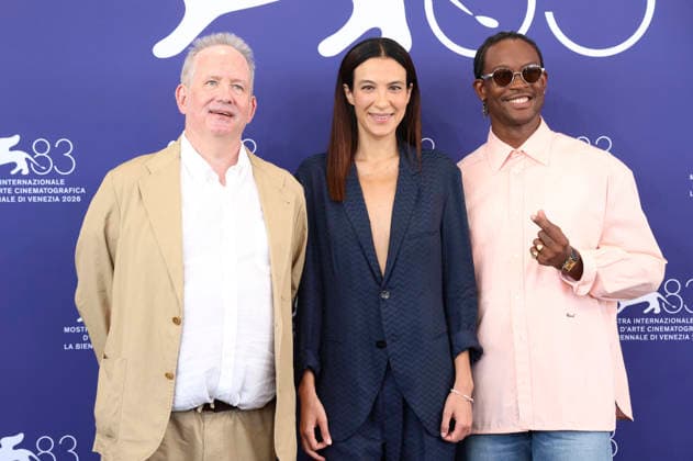 Ted Hope, Carolina Cavalli und Akinola Davies Jr. beim Photocall mit den Sparten-Jurys auf der Biennale di Venezia 2026 83. Internationale Filmfestspiele von Venedig im Palazzo del Casino. Venedig, 02.09.2026
