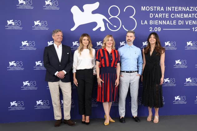 Peter Becker, Barbara Ronchi, Valerie Donzelli, David Pablos und Elizabeth Lo beim Photocall mit den Sparten-Jurys auf der Biennale di Venezia 2026 83. Internationale Filmfestspiele von Venedig im Palazzo del Casino. Venedig, 02.09.2026
