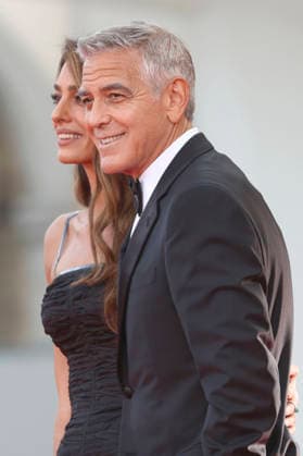 George Clooney mit Ehefrau Amal Alamuddin Clooney bei der Opening Ceremony mit der Premiere des Kinofilms Ink auf der Biennale di Venezia 2023 83. Internationale Filmfestspiele von Venedig im Palazzo del Cinema. Venedig, 02.09.2026