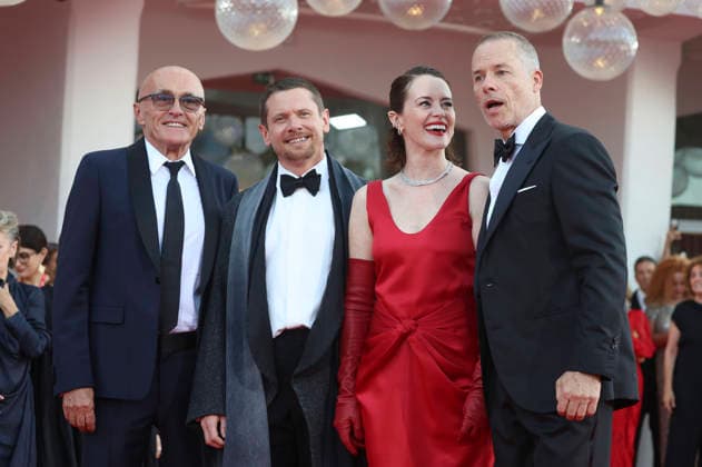 Danny Boyle, Jack O Connell, Claire Foy und Guy Pearce bei der Opening Ceremony mit der Premiere des Kinofilms Ink auf der Biennale di Venezia 2023 83. Internationale Filmfestspiele von Venedig im Palazzo del Cinema. Venedig, 02.09.2026