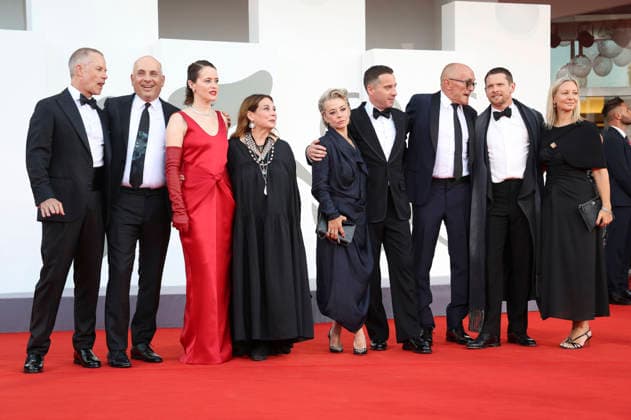 Guy Pearce, Michael Ellenberg, Claire Foy, Tessa Ross, Tracey Seaward, James Graham, Danny Boyle, Jack O Connell und Gast bei der Opening Ceremony mit der Premiere des Kinofilms Ink auf der Biennale di Venezia 2023 83. Internationale Filmfestspiele von Venedig im Palazzo del Cinema. Venedig, 02.09.2026