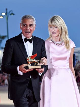 IPA88038724 - Venice, 83rd Venice International Film Festival 2026 - Night 1 - Opening Night Red Carpet - Pictured: GEORGE CLOONEY WITH THE GOLDEN LERONE, Laura Dern  Copyright: xSimonexComix xPoolxPhotoxEventsx08x 88038724
