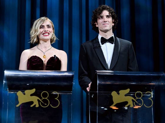 Entertainment Bilder des Tages IPA88039040 - Venice, 83rd Venice International Film Festival 2026 - Night 1 - Opening ceremony in the Sala Grande for the Lifetime Achievement Lion - Pictured: Greta Scarano, Nicolas Maupas  Copyright: xSimonexComix xPoolxPhotoxEventsx08x 88039040