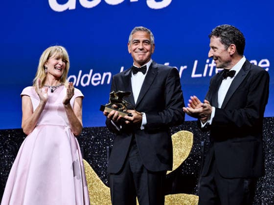 IPA88039081 - Venice, 83rd Venice International Film Festival 2026 - Night 1 - Opening ceremony in the Sala Grande for the Lifetime Achievement Lion - Pictured: Laura Dern, GEORGE CLOONEY, Pietrangelo Buttafuoco  Copyright: xSimonexComix xPoolxPhotoxEventsx08x 88039081