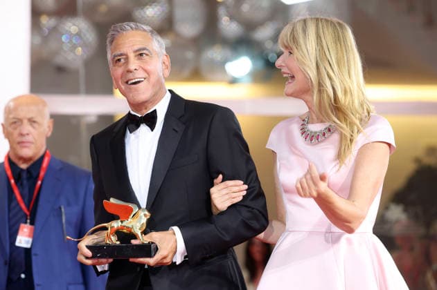 George Clooney mit Laura Dern und den Goldenen Löwen für sein Lebenswerk auf der Biennale di Venezia 2023 83. Internationale Filmfestspiele von Venedig im Palazzo del Cinema. Venedig, 02.09.2026