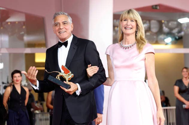 George Clooney mit Laura Dern und den Goldenen Löwen für sein Lebenswerk auf der Biennale di Venezia 2023 83. Internationale Filmfestspiele von Venedig im Palazzo del Cinema. Venedig, 02.09.2026