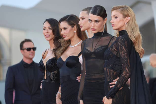 Emi Renata Sakamoto, Alessandra Ambrosio, Faretta Radic, Alana Lucio, Stella Maxwell bei der Opening Ceremony mit der Premiere des Kinofilms Ink auf der Biennale di Venezia 2023 83. Internationale Filmfestspiele von Venedig im Palazzo del Cinema. Venedig, 02.09.2026