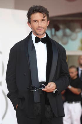 Jonathan Bailey bei der Opening Ceremony mit der Premiere des Kinofilms Ink auf der Biennale di Venezia 2023 83. Internationale Filmfestspiele von Venedig im Palazzo del Cinema. Venedig, 02.09.2026