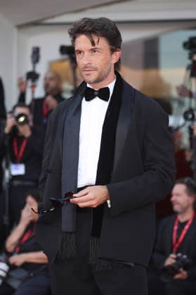 Jonathan Bailey bei der Opening Ceremony mit der Premiere des Kinofilms Ink auf der Biennale di Venezia 2023 83. Internationale Filmfestspiele von Venedig im Palazzo del Cinema. Venedig, 02.09.2026