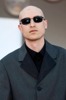 Daniel Blumberg bei der Opening Ceremony mit der Premiere des Kinofilms Ink auf der Biennale di Venezia 2023 83. Internationale Filmfestspiele von Venedig im Palazzo del Cinema. Venedig, 02.09.2026