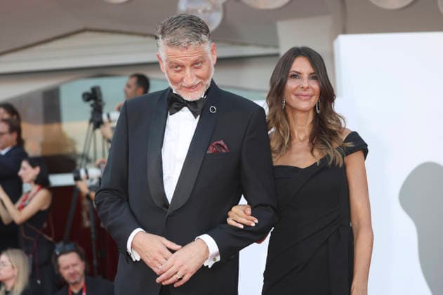Alessandro Giuli und Valeria Falcioni bei der Opening Ceremony mit der Premiere des Kinofilms Ink auf der Biennale di Venezia 2023 83. Internationale Filmfestspiele von Venedig im Palazzo del Cinema. Venedig, 02.09.2026