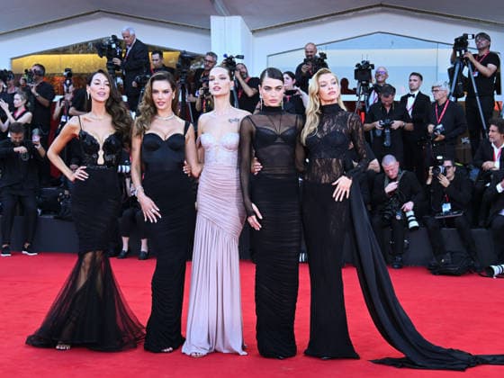 Entertainment Bilder des Tages IPA88041172 - Venice, 83rd Venice International Film Festival 2026 - Night 1 - Opening Night Red Carpet - Pictured: Emi Renata Sakamoto, Alessandra Ambrosio, Faretta Radic, Alana Lucio, and Stella Maxwell  Copyright: xManuelexMangiarottix xPoolxPhotoxEventsx08x 88041172