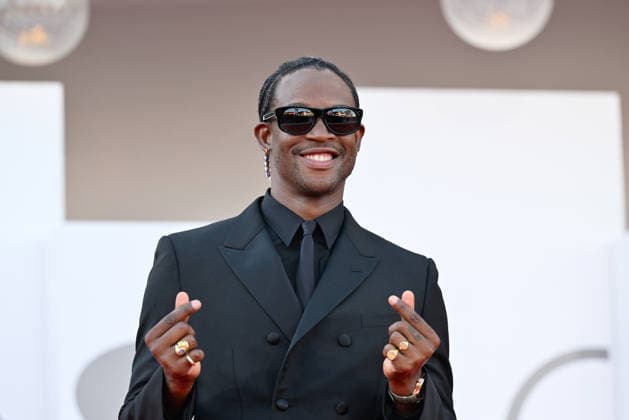 Entertainment Bilder des Tages September 2, 2026, Venice, Rome, Italy: Akinola Davies Jr., a jury member for the Venice Film Festival s Luigi De Laurentiis Opera Prima, during the red carpet for the film Ink and the opening ceremony, 83rd Venice Film Festival. Venice, September 2, 2026 Venice Italy  - ZUMAa289 20260902_zia_a289_314 Copyright: xMariaxLauraxAntonellix xAgfx