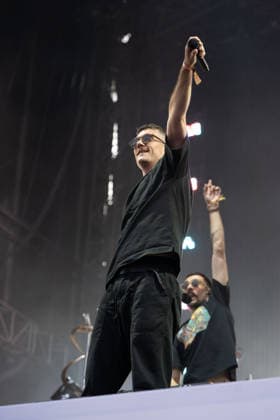Die britische Band Bastille tritt beim Superbloom Festival im Olympiapark München auf. Sänger Dan Smith begeistert das Publikum mit einem energiegeladenen Liveauftritt am 02.09.2026. München Olympiapark Bayern Deutschland