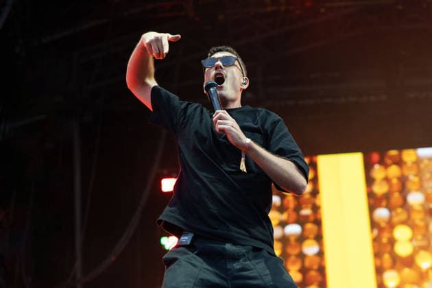 Die britische Band Bastille tritt beim Superbloom Festival im Olympiapark München auf. Sänger Dan Smith begeistert das Publikum mit einem energiegeladenen Liveauftritt am 02.09.2026. München Olympiapark Bayern Deutschland