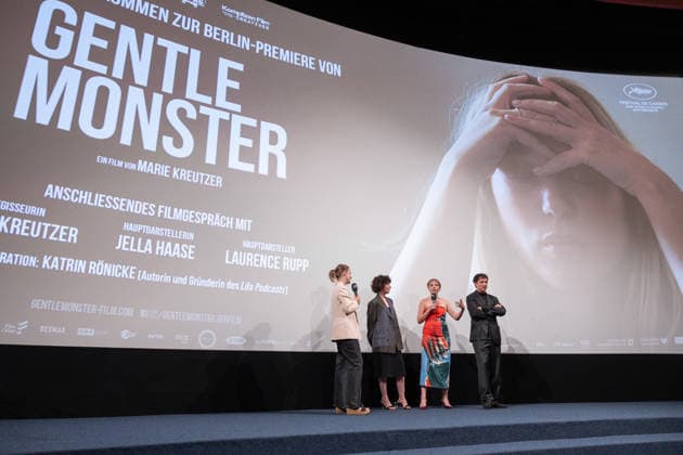 Premiere GENTLE MONSTER Bühnenpräsentation Q&A Marie Kreutzer Jella Haase Laurence Rupp Und Moderatorin Katrin Rönicke Premiere von GENTLE MONSTER im Delphi Filmpalast Kino in Berlin Copyright: xEventpressx