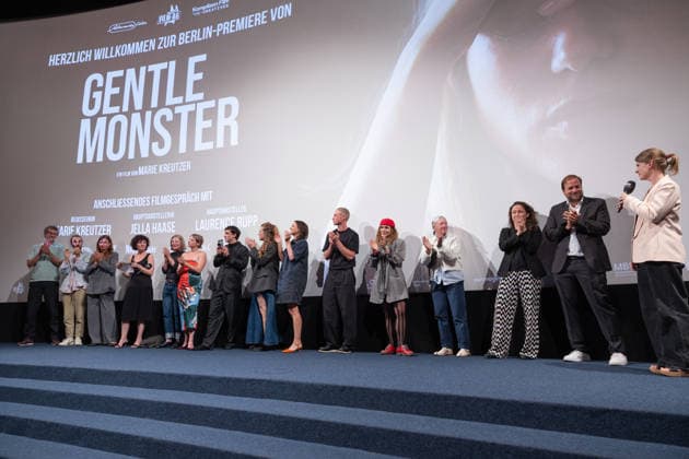 Premiere GENTLE MONSTER Bühnenpräsentation Q&A Marie Kreutzer Jella Haase Laurence Rupp Und Moderatorin Katrin Rönicke Premiere von GENTLE MONSTER im Delphi Filmpalast Kino in Berlin Copyright: xEventpressx