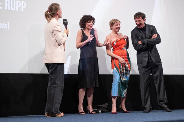 Premiere GENTLE MONSTER Bühnenpräsentation Q&A Marie Kreutzer Jella Haase Laurence Rupp Und Moderatorin Katrin Rönicke Premiere von GENTLE MONSTER im Delphi Filmpalast Kino in Berlin Copyright: xEventpressx