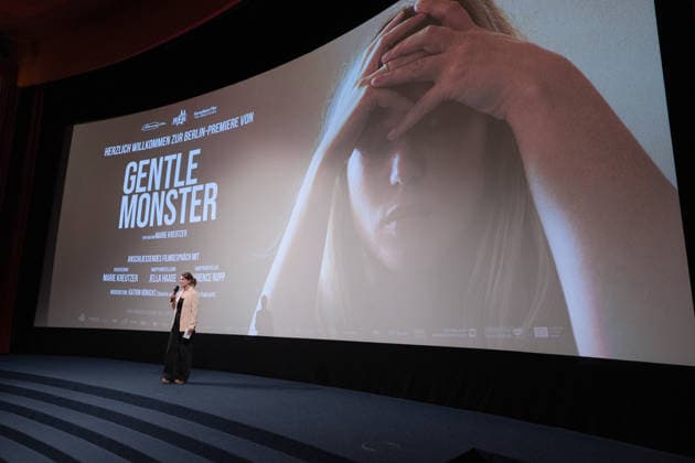 Premiere GENTLE MONSTER Bühnenpräsentation Q&A Marie Kreutzer Jella Haase Laurence Rupp Und Moderatorin Katrin Rönicke Premiere von GENTLE MONSTER im Delphi Filmpalast Kino in Berlin Copyright: xEventpressx