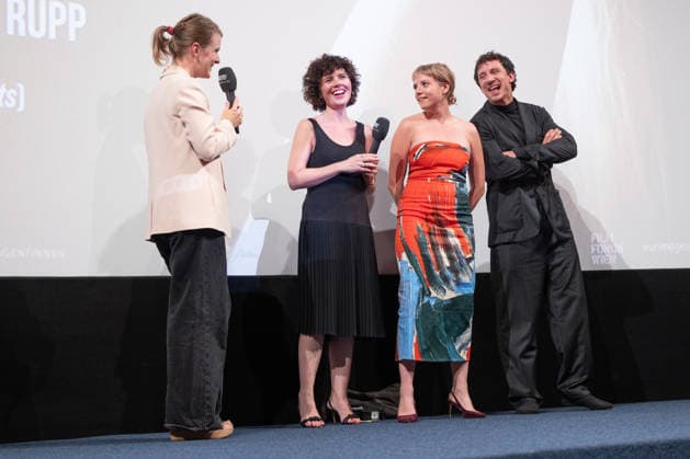 Premiere GENTLE MONSTER Bühnenpräsentation Q&A Marie Kreutzer Jella Haase Laurence Rupp Und Moderatorin Katrin Rönicke Premiere von GENTLE MONSTER im Delphi Filmpalast Kino in Berlin Copyright: xEventpressx