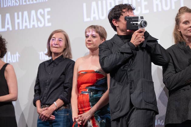 Premiere GENTLE MONSTER Bühnenpräsentation Q&A Marie Kreutzer Jella Haase Laurence Rupp Und Moderatorin Katrin Rönicke Premiere von GENTLE MONSTER im Delphi Filmpalast Kino in Berlin Copyright: xEventpressx