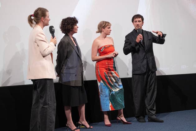 Premiere GENTLE MONSTER Bühnenpräsentation Q&A Marie Kreutzer Jella Haase Laurence Rupp Und Moderatorin Katrin Rönicke Premiere von GENTLE MONSTER im Delphi Filmpalast Kino in Berlin Copyright: xEventpressx