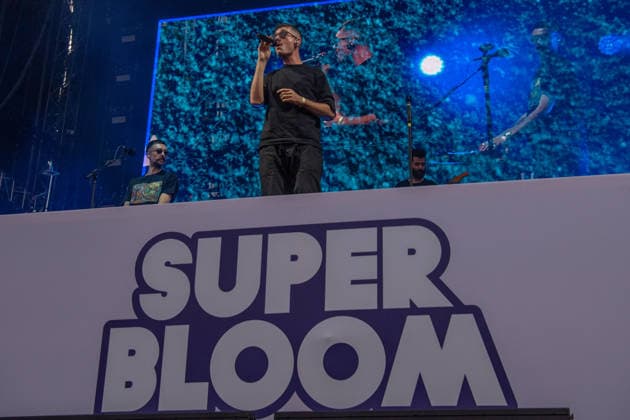 Die britische Band Bastille tritt beim Superbloom Festival im Olympiapark München auf. Sänger Dan Smith begeistert das Publikum mit einem energiegeladenen Liveauftritt am 02.09.2026. München Olympiapark Bayern Deutschland