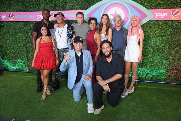 Godfrey Egbon, Francesca Morgese, Rene Redo Dost, Christian Lell, Axel Schulz, Nadja Benaissa, Georgina Gia Stumpf, Maurice Dziwak, Gedeon Burkhard, Nina Bridney beim PROMI BIG BROTHER REVEAL EVENT 2026 im Capitol Theater in Düsseldorf am 02.09.2026