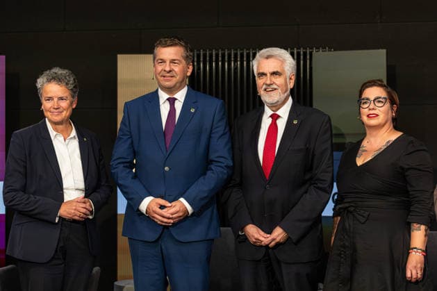 News Bilder des Tages #2 Wahlarena zur Landtagswahl 2026 im MMZ Halle Halle (Saale), 02.09.2026 Susan Sziborra-Seidlitz (Bündnis 90 Die Grünen), Armin Willingmann (SPD), Sven Schulze (CDU) und Lydia Hüskens (FDP) stehen während der Wahlarena zur Landtagswahl in Sachsen-Anhalt gemeinsam auf der Bühne im Mitteldeutschen Multimediazentrum (MMZ) in Halle. Halle (Saale) Sachsen-Anhalt *** Election Debate for the 2026 State Parliamentary Election at the MMZ in Halle (Halle Saale), September 2, 2026: Susan Sziborra Seidlitz (Alliance 90 The Greens), Armin Willingmann (SPD), Sven Schulze (CDU) and Lydia Hüskens (FDP) will share the stage during the debate for the state election in Saxony-Anhalt at the Central German Multimedia Center (MMZ) in Halle (Halle an der Saa