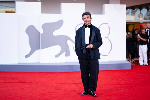Jonathan Bailey at the opening ceremony and the screening of the film *Ink* during the 83rd Venice International Film Festival, the Mostra on September 2, 2026 Pierre Perusseau Bestimage Celebrities attending the *Ink* screening and the opening ceremony of the 83rd Venice International Film Festival at the Sala Grande on September 2, 2026, in Venice, Italy Venice, Italy  Copyright: xPierrexPerusseaux xBestimagexPierrexPerusseaux xBestimagex