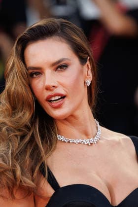 News - Ink Screening And 2026 Opening Red Carpet - The 83rd Venice International Film Festival VENICE, ITALY - SEPTEMBER 02: Alessandra Ambrosio attends the Ink Screening and opening ceremony during the 83rd Venice International Film Festival, at Sala Grande on September 02, 2026 in Venice, Italy. Photo: Cinzia Camela. Lido di Venezia Palazzo del Cinema Italy Copyright: xCinziaxCamelax xLiveMediax LPN_2635458
