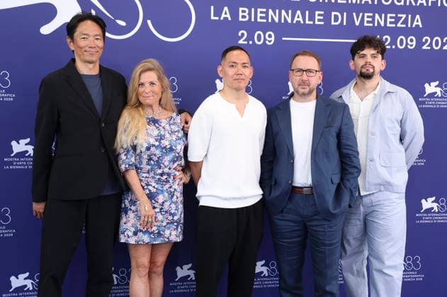 Yusuke Kamata, Sigrid Dyekjaer, Erik Shirai, Teddy Leifer und Sam Stanley beim Photocall zum Dokumentarfilm Sumo: Spirit Weighs Nothing auf der Biennale di Venezia 2026 83. Internationale Filmfestspiele von Venedig im Palazzo del Casino. Venedig, 03.09.2026