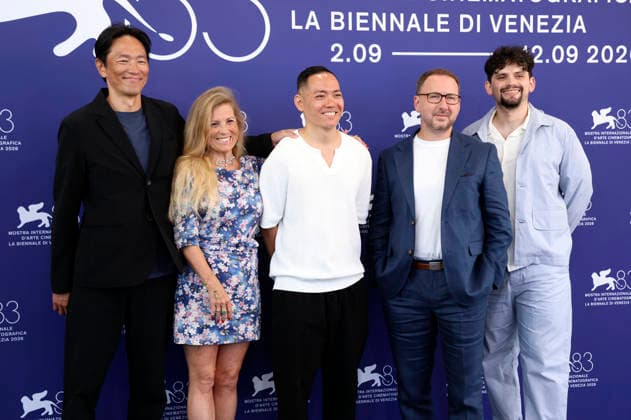 Yusuke Kamata, Sigrid Dyekjaer, Erik Shirai, Teddy Leifer und Sam Stanley beim Photocall zum Dokumentarfilm Sumo: Spirit Weighs Nothing auf der Biennale di Venezia 2026 83. Internationale Filmfestspiele von Venedig im Palazzo del Casino. Venedig, 03.09.2026