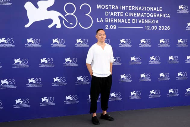 Erik Shirai beim Photocall zum Dokumentarfilm Sumo: Spirit Weighs Nothing auf der Biennale di Venezia 2026 83. Internationale Filmfestspiele von Venedig im Palazzo del Casino. Venedig, 03.09.2026