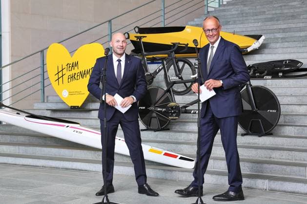 News Bilder des Tages Berlin, Deutschland, 03.09.2026: Bundeskanzleramt: Pressestatement mit dem neuen Staatsminister für Sport und Ehrenamt: Ronald Ronny Rauhe und Bundeskanzler Friedrich Merz (CDU) *** Berlin, Germany, September 3, 2026 — Press statement from the Office of the Federal Chancellor with the new Minister of State for Sports and Volunteer Work, Ronald Ronny Rauhe, and Federal Chancellor Friedrich Merz (CDU) Copyright: xdtsxNachrichtenagenturx dts_132610