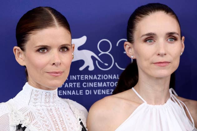 Kate Mara mit Schwester Rooney Mara beim Photocall zum Kinofilm Bucking Fastard auf der Biennale di Venezia 2026 83. Internationale Filmfestspiele von Venedig im Palazzo del Casino. Venedig, 03.09.2026
