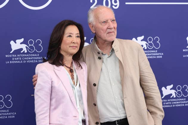 Clara Wu Tsai und Werner Herzog beim Photocall zum Kinofilm Bucking Fastard auf der Biennale di Venezia 2026 83. Internationale Filmfestspiele von Venedig im Palazzo del Casino. Venedig, 03.09.2026