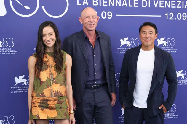 Entertainment Bilder des Tages Elizabeth Chai Vasarhelyi, Jim Morrison und Jimmy Chin beim Photocall zum Dokumentarfilm Everest: The Other Side auf der Biennale di Venezia 2026 83. Internationale Filmfestspiele von Venedig im Palazzo del Casino. Venedig, 03.09.2026 *** Elizabeth Chai Vasarhelyi, Jim Morrison, and Jimmy Chin at the photocall for the documentary *Everest: The Other Side* at the 2026 Venice Biennale—the 83rd Venice International Film Festival—at the Palazzo del Casino in Venice, September 3, 2026 Foto:xD.xBedrosianx xFuturexImagex everest_6920