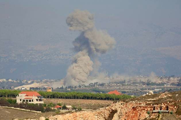 News Bilder des Tages (260903) -- MAIFADOUN, Sept. 3, 2026 -- This photo taken on Sept. 2, 2026 from Maifadoun, southern Lebanon, shows smoke rising from Israeli bombings in the town of Arnoun, southern Lebanon. (Photo by Xinhua) LEBANON-ARNOUN-ISRAELI BOMBING AlixHashisho 