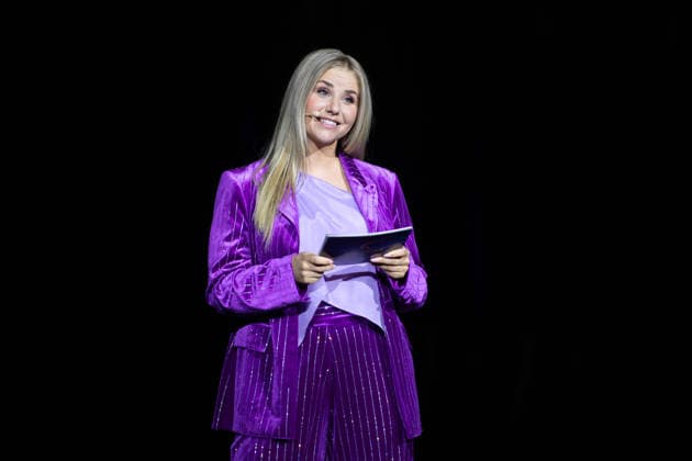 Die Saengerin Beatrice EGLI waehrend der Praesentation, Das Musical Starlight Express in Bochum praesentiert den schweizerischen Glacier Express TICK TACK als neuen Zug in der Show, Starlight Express Theater in Bochum, 12.06.2018.